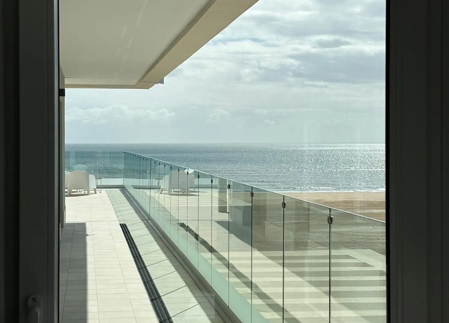 アパート New Penthouse With Sunny Beach View ウエルバ