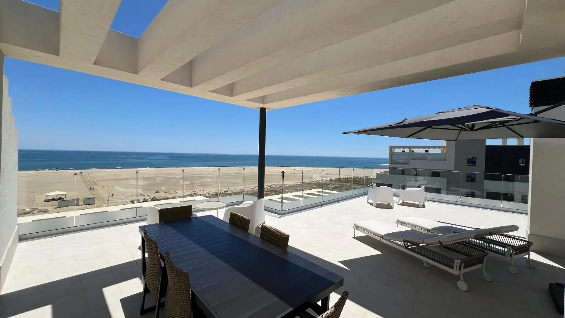 New Penthouse With Sunny Beach Viewの連絡先